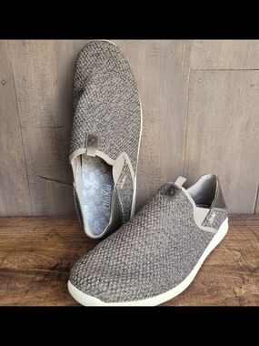 EUC OluKai 'Al'apa Li Slip-on Sneaker Men's sz 10 Brown Casual Sneaker